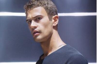 'Divergent' Cast Photo: What Do We Know About Four? 