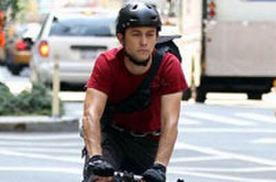 Joseph Gordon-Levitt Takes Us on a Bike Messenger Thrill-Ride in 'Premium Rush' Trailer