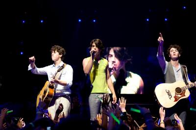 Jonas Brothers: The 3D Concert Experience - Tickets & Showtimes Near You |  Fandango