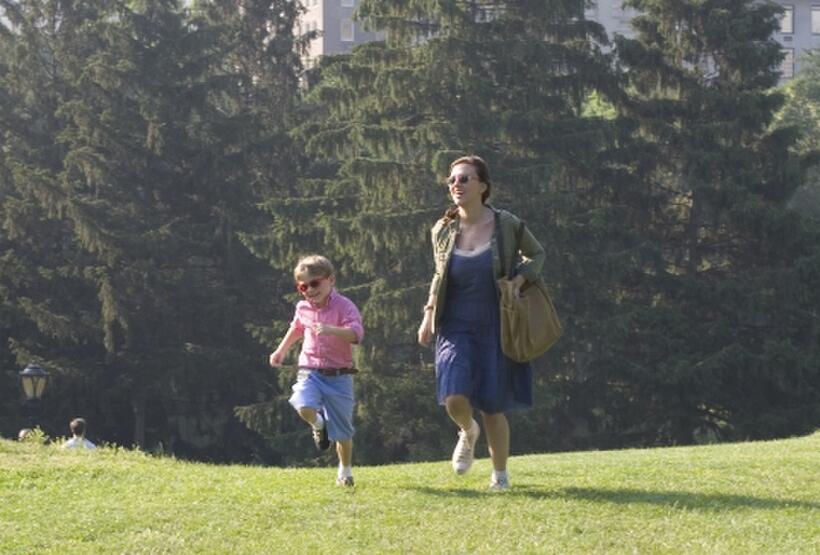 Nicholas Art and Scarlett Johansson in "The Nanny Diaries."