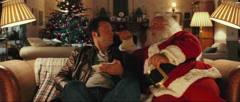 Vince Vaughn and Paul Giamatti in "Fred Claus."