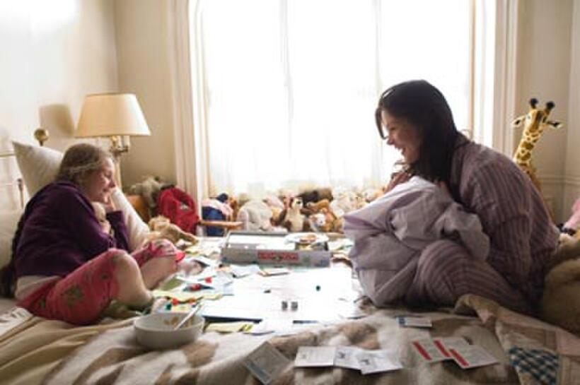 Abigail Breslin and Catherine Zeta-Jones in "No Reservations."