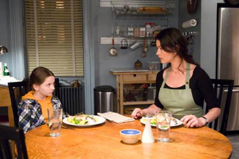 Abigail Breslin and Catherine Zeta-Jones in "No Reservations."