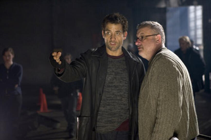 Clive Owen and director Michael Davis on the set of "Shoot 'Em Up."