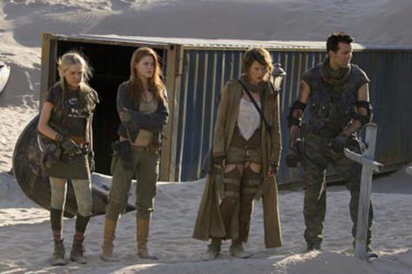 Ali Larter and Milla Jovovich in "Resident Evil: Extinction."