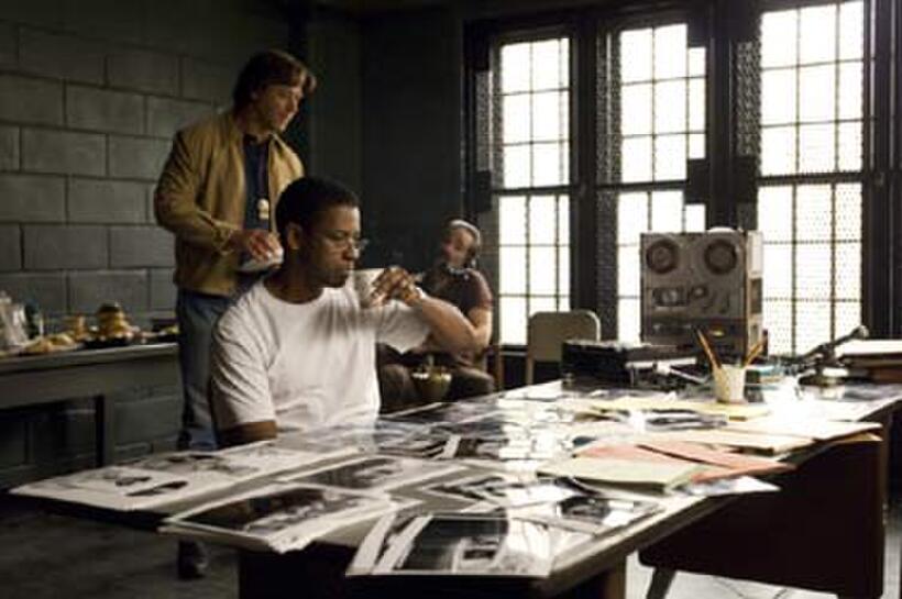 Denzel Washington and Russell Crowe in "American Gangster."