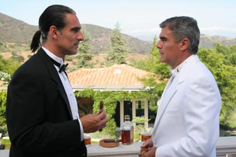 Miguel Varoni and Saúl Lisazo in "Ladron que Roba a Ladron."