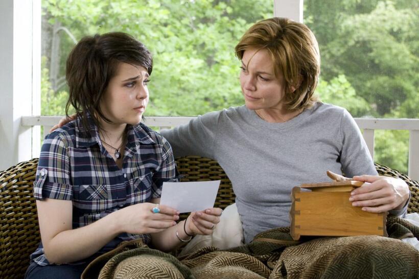 Mae Whitman as Amanda and Diane Lane as Adrienne in "Nights in Rodanthe."