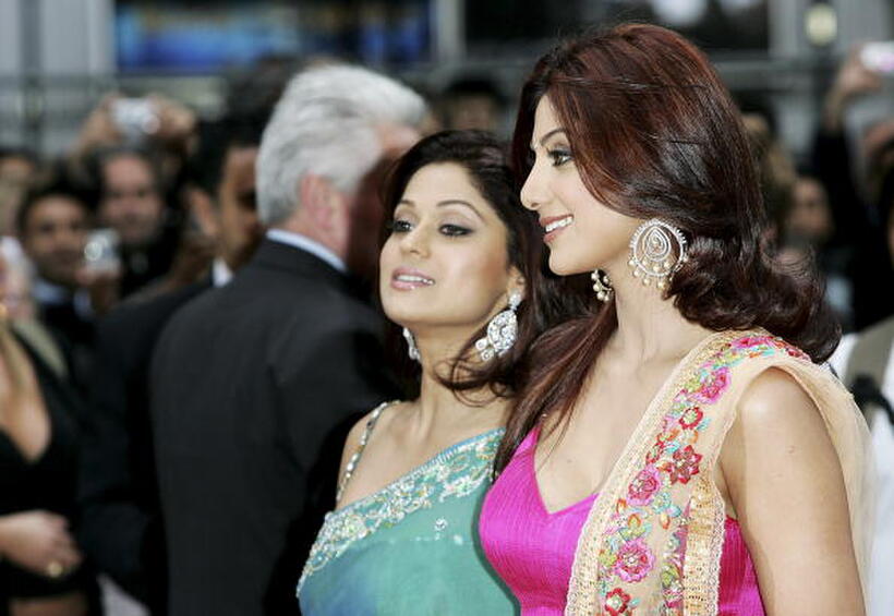 "Life in a...Metro" star Shilpa Shetty and her sister Shamita at the London premiere.