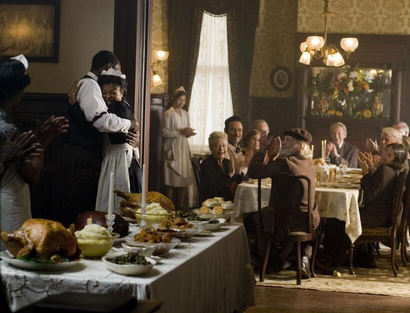 Mahershalalhashbaz Ali as Tizzy and Taraji P. Henson as Queenie in "The Curious Case of Benjamin Button."