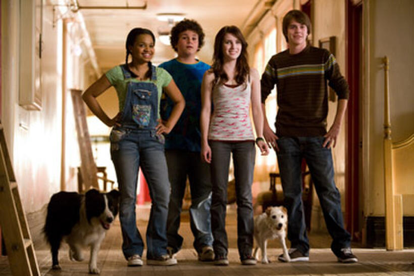 Kyla Pratt, Troy Gentile, Emma Roberts and Johnny Simmons in "Hotel for Dogs."