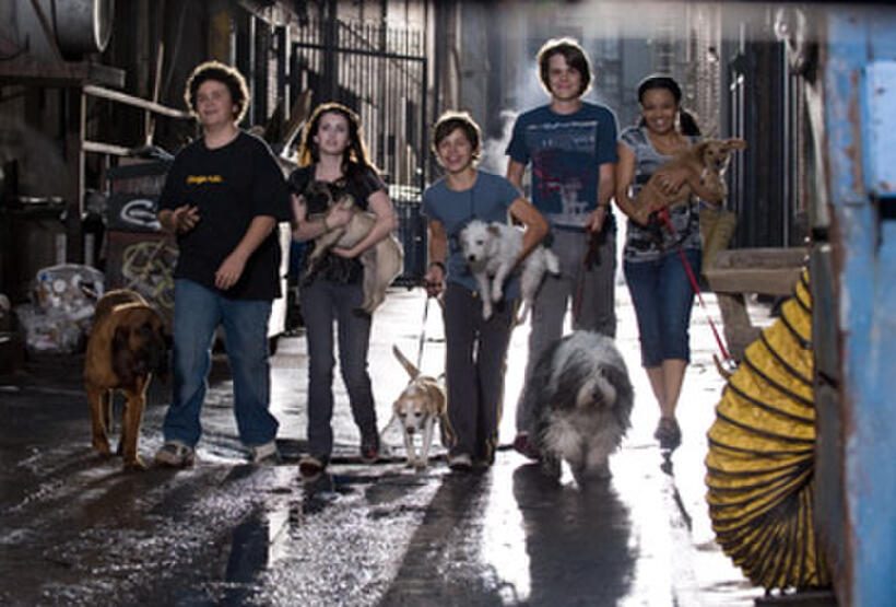 Troy Gentile, Emma Roberts, Jake T. Austin, Johnny Simmons and Kyla Pratt in "Hotel for Dogs."