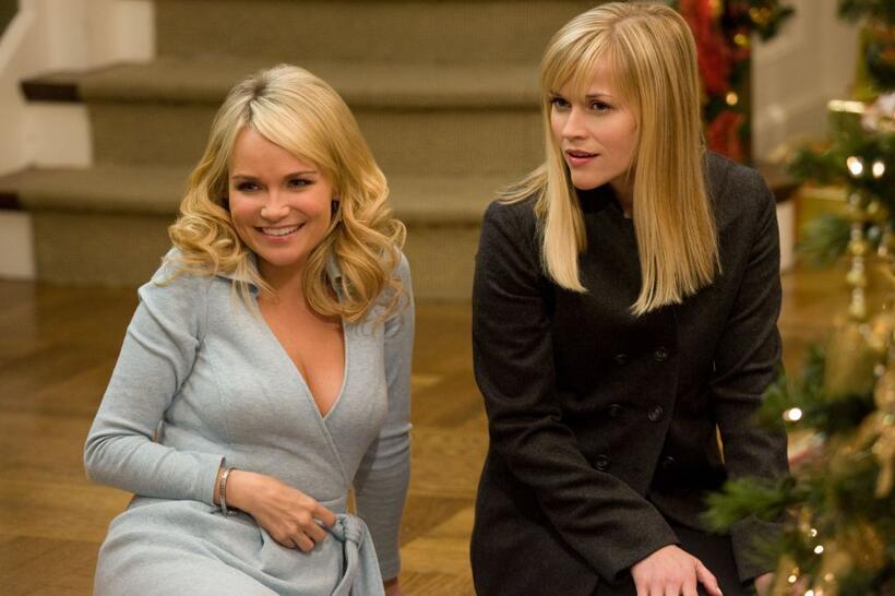 Kristin Chenoweth as Courtney and Reese Witherspoon as Kate in "Four Christmases."