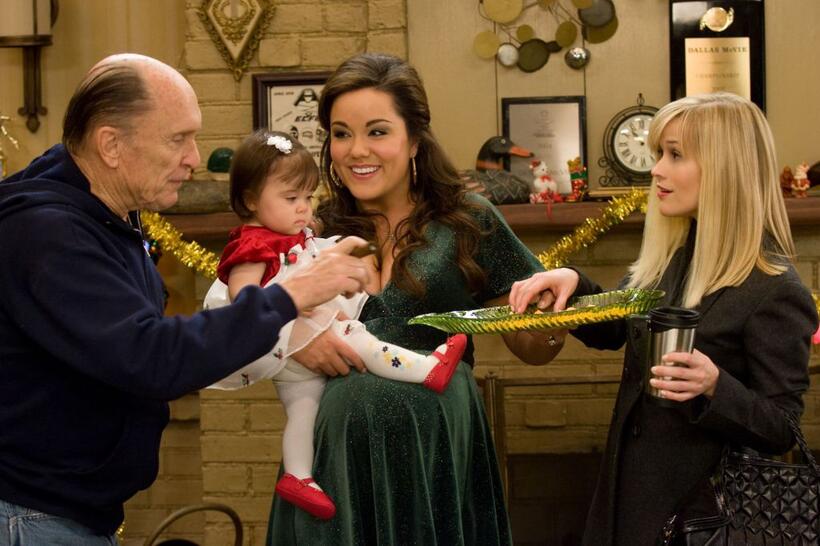 Robert Duvall as Howard, Katy Mixon as Susan and Reese Witherspoon as Kate in "Four Christmases."
