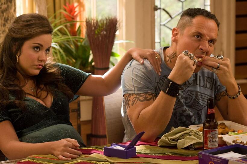 Katy Mixon as Susan and Jon Favreau as Denver in "Four Christmases."