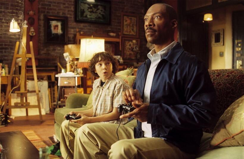 Austyn Lind Myers as Josh Morrison and Eddie Murphy as Dave Ming Chang in "Meet Dave."