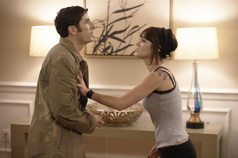 Jason Biggs as Dustin and Lizzy Kaplan as Ami in "My Best Friend's Girl."