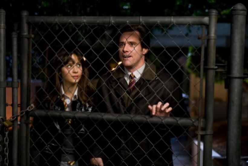 Zooey Deschanel as Allison and Jim Carrey as Carl Allen in "Yes Man."