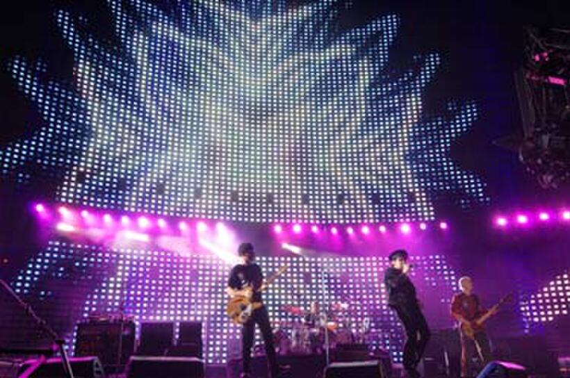 U2 performs in "U2 3D."