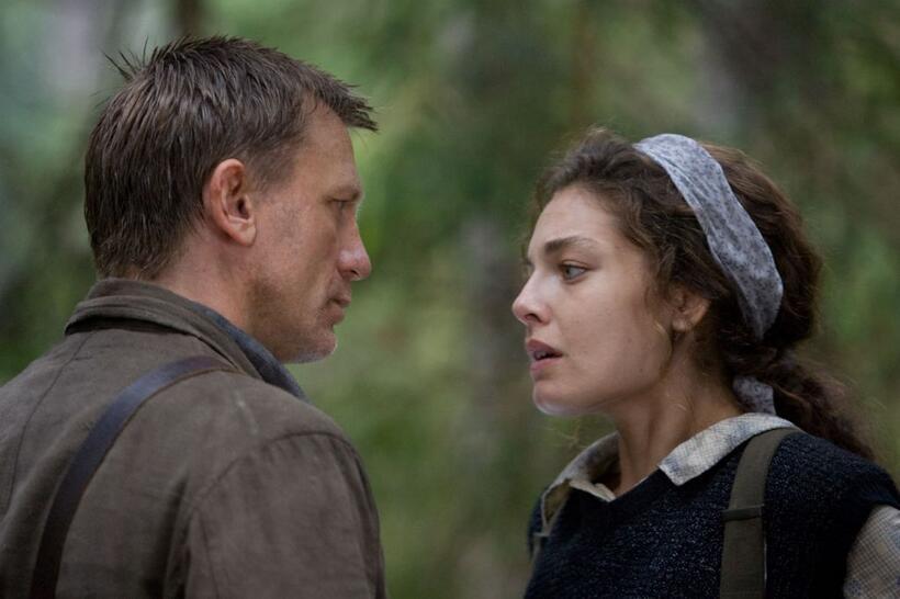 Daniel Craig as Tuvia Bielski and Alexa Davalos as Lilka in "Defiance."