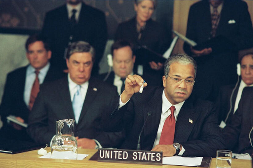 Jeffrey Wright as Colin Powell, Bruce McGill as George Tenet in "W."