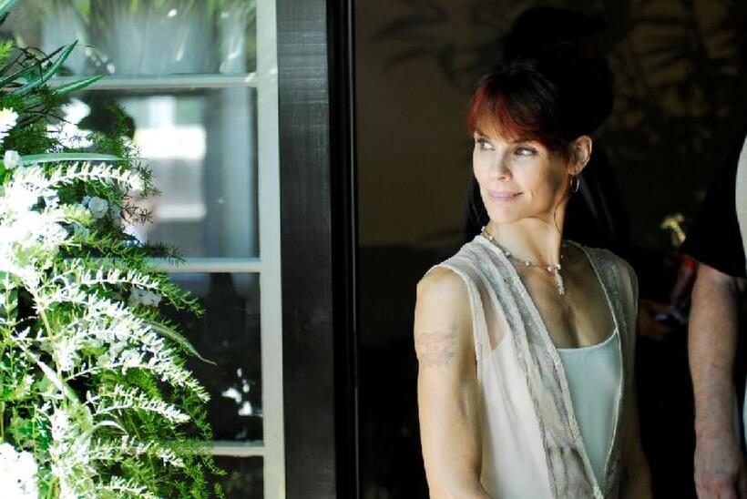 Alexandra Paul as Leslie in "Tru Loved."