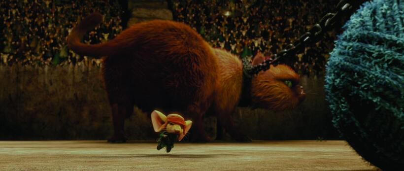 Noble mouse Despereaux and a cat gladiator in "The Tale of Despereaux."