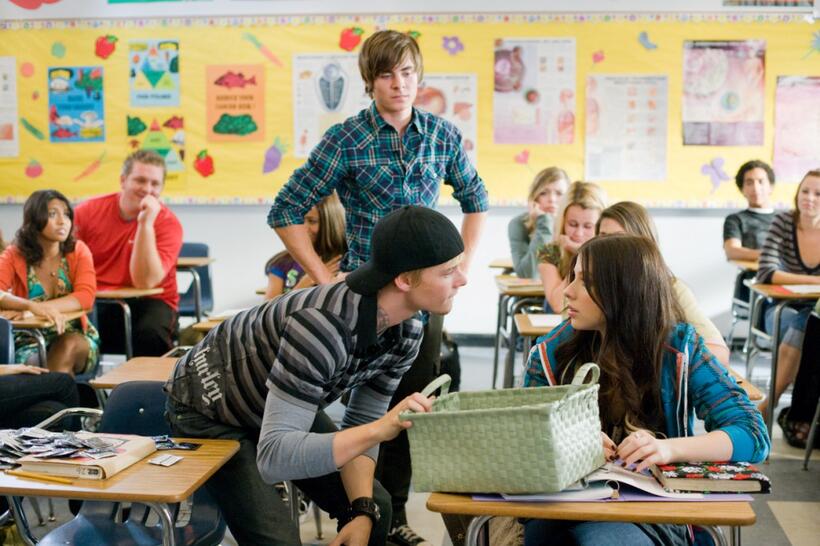 Hunter Parrish as Stan, Zac Efron as Mike O'Donnell and Michelle Trachtenberg as Maggie in "17 Again."
