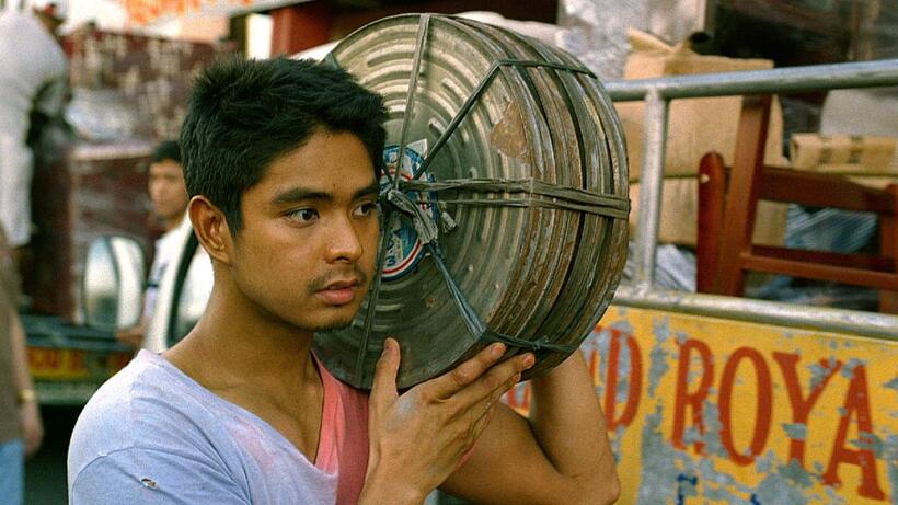 Coco Martin as Alan in "Serbis."