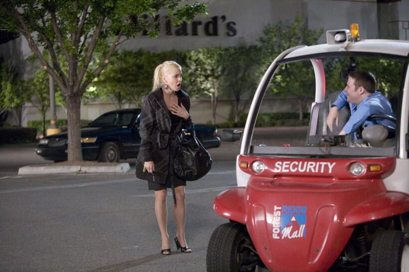 Anna Faris as Brandi and Seth Rogen as Ronnie in "Observe and Report."