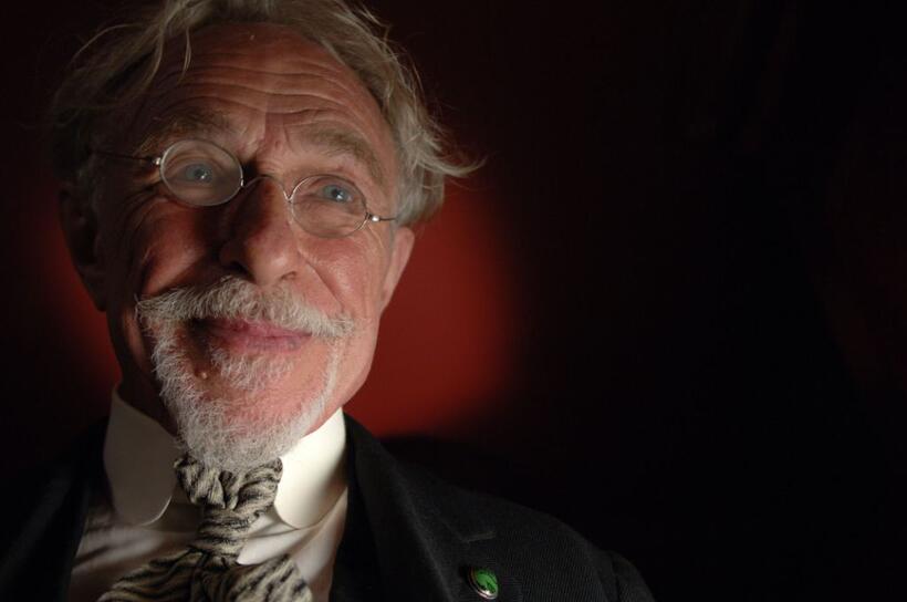 Pierre Richard as Monsieur TSF in "Paris 36."