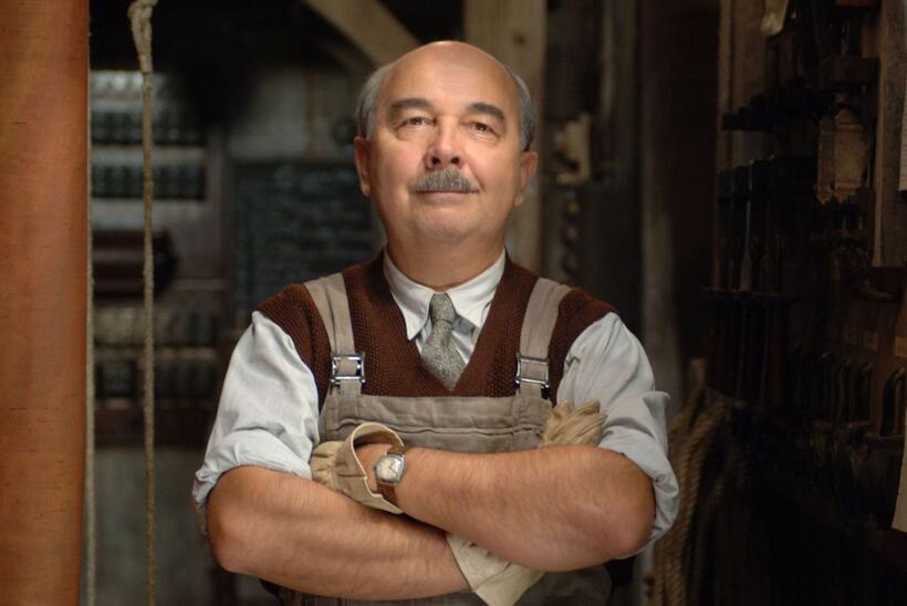 Gerard Jugnot as Pigoil in "Paris 36."