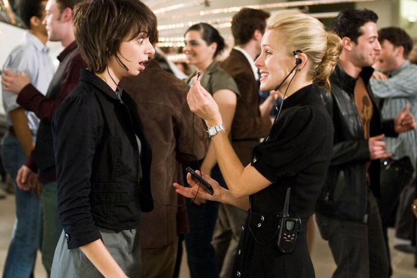 Kate Micucci and Kristen Bell in "When in Rome."