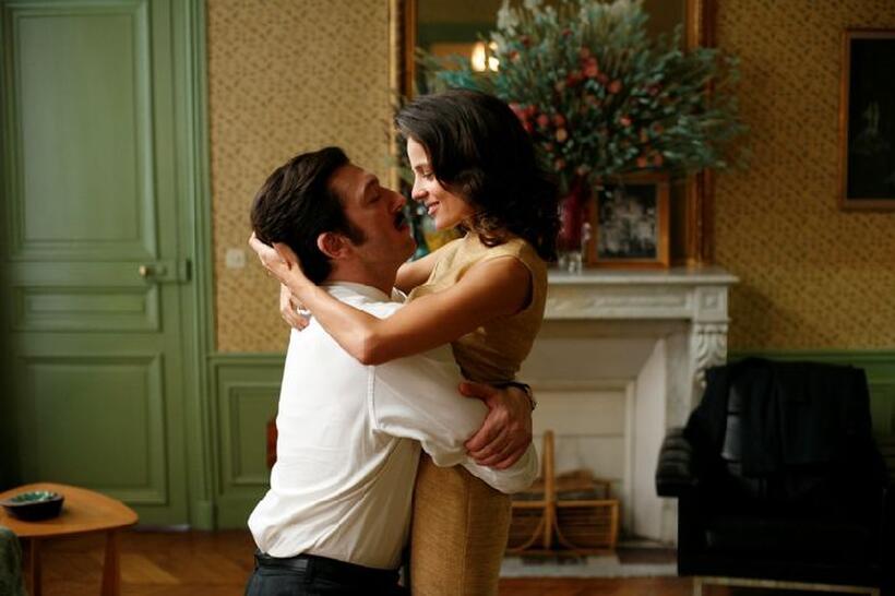 Vincent Cassel as Jacques Mesrine and Elena Anaya as Sofia in "Mesrine: Killer Instinct."