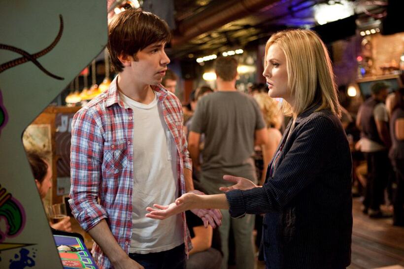 Justin Long as Garrett and Drew Barrymore as Erin in "Going the Distance."
