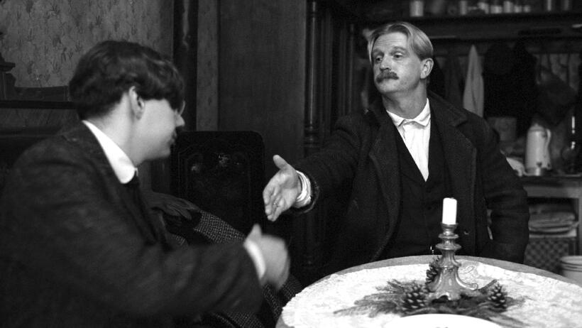 Detlev Buck as Eva's father in "The White Ribbon."