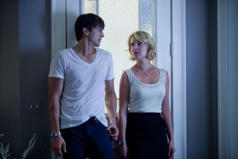 Ashton Kutcher as Spencer and Katherine Heigl as Jen in "Killers."