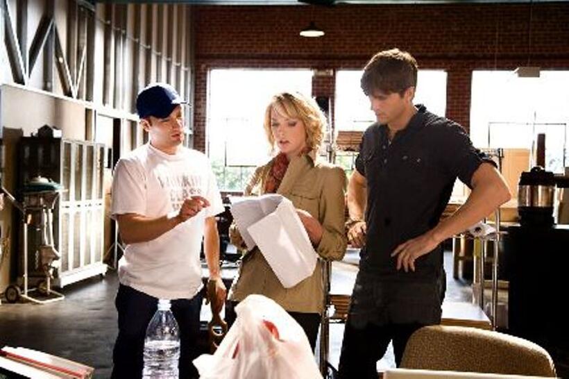 Director Robert Luketic, Katherine Heigl and Ashton Kutcher on the set of "Killers."