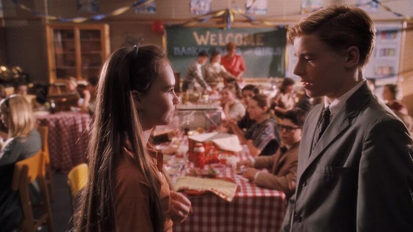Madeline Carroll as Juli Baker and Callan Mcauliffe as Bryce Loski in "Flipped."