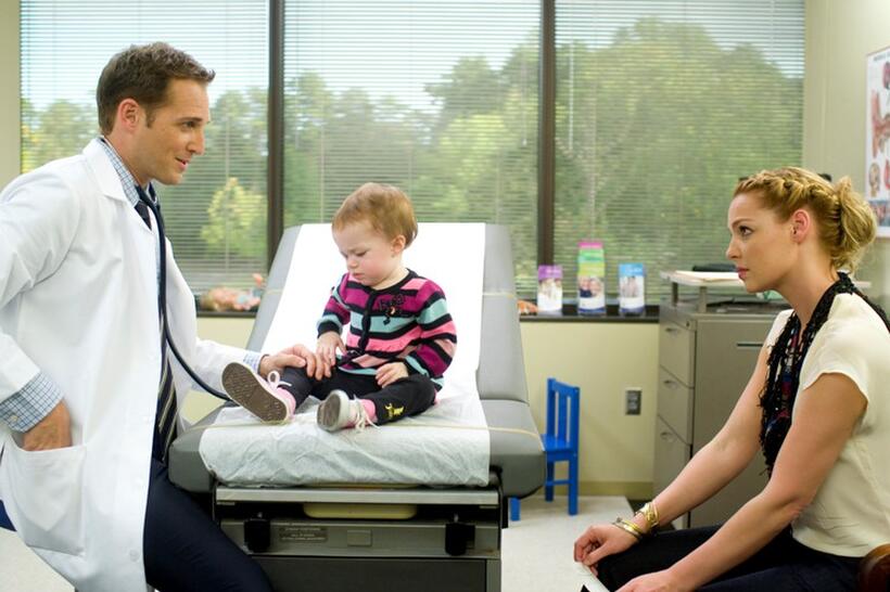 Josh Lucas as Sam, Sophie and Katherine Heigl as Holly Berenson in "life as We Know It."