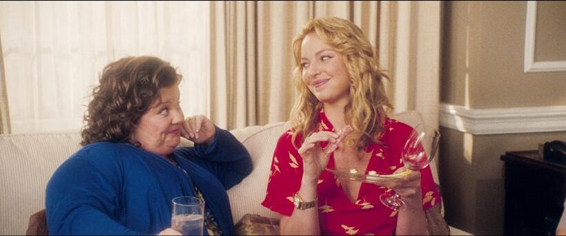 Melissa Mccarthy as Deedee and Katherine Heigl as Holly Berenson in "life as We Know It."