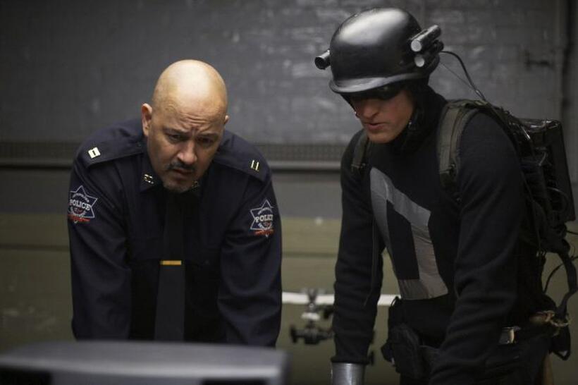 Clark Johnson as Captain Fairbanks and Woody Harrelson as Arthur in "Defendor."