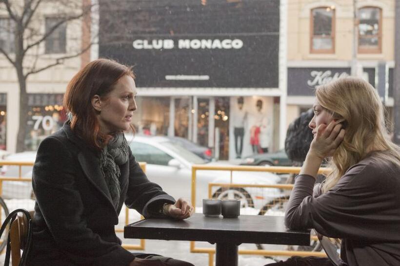 Julianne Moore as Catherine and Amanda Seyfried as Chloe in "Chloe."