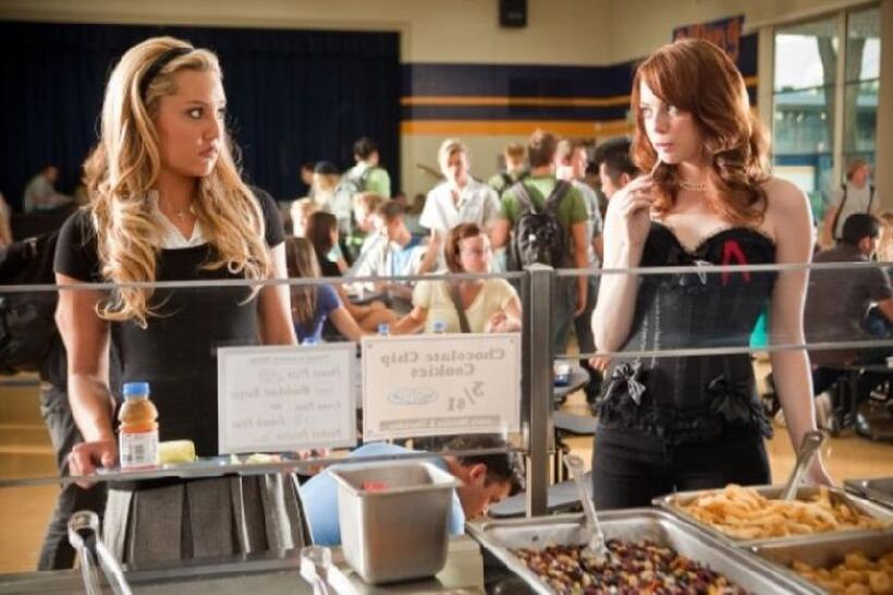 Amanda Bynes as Marianne and Emma Stone as Olive Penderghast in "Easy A."
