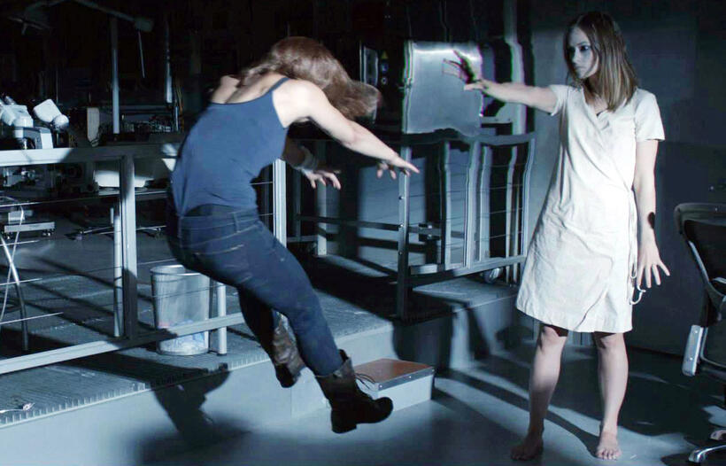 Sarah Bolger and Olivia Wilde in "The Lazarus Effect."