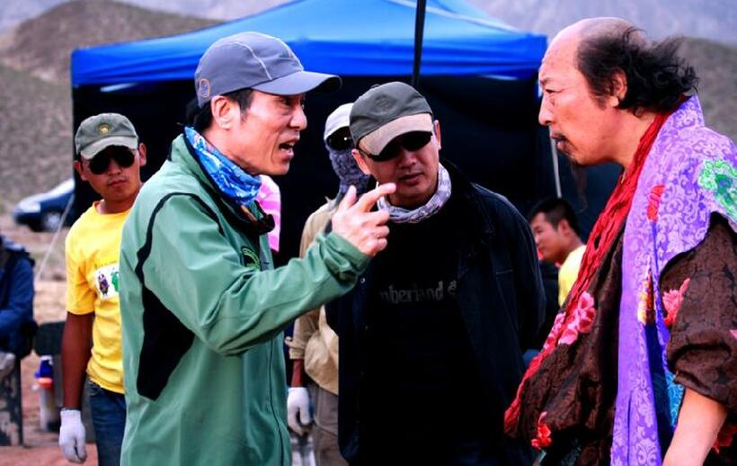 Zhang Yimou and Ni Dahong on the set of "A Woman, a Gun and a Noodle Shop."