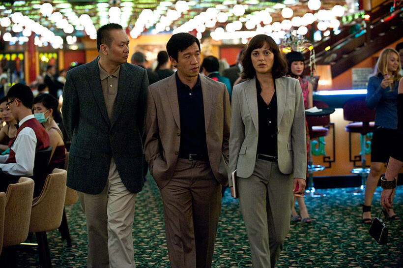 Chin Han as Sun Feng and Marion Cotillard as Dr. Leonora Orantes in "Contagion."