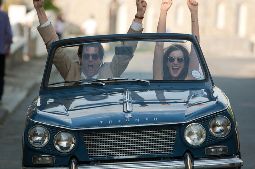 Jim Sturgess as Dexter Mayhew and Anne Hathaway as Emma Morley in "One Day."
