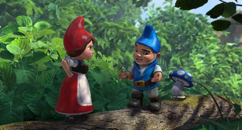 Juliet, Gnomeo and Shroom in "Gnomeo and Juliet."