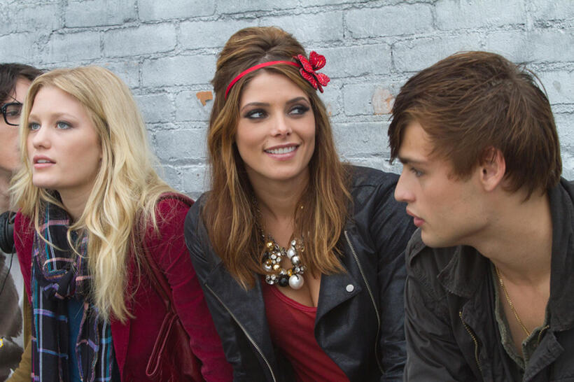 Ashley Hinshaw as Emily, Ashley Greene as Ashley and Douglas Booth as Kyle in "LOL."